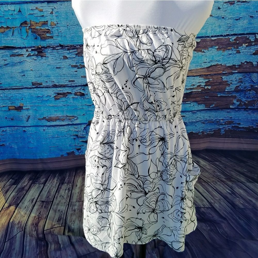 5/$25 Kirra strapless tunic length top;medium white grey black